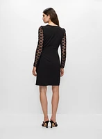 Robe tulipe avec manches en dentelle