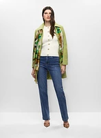 Trench en tricotine et pull à boutons décoratifs