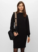 Robe à détails de clous au manches