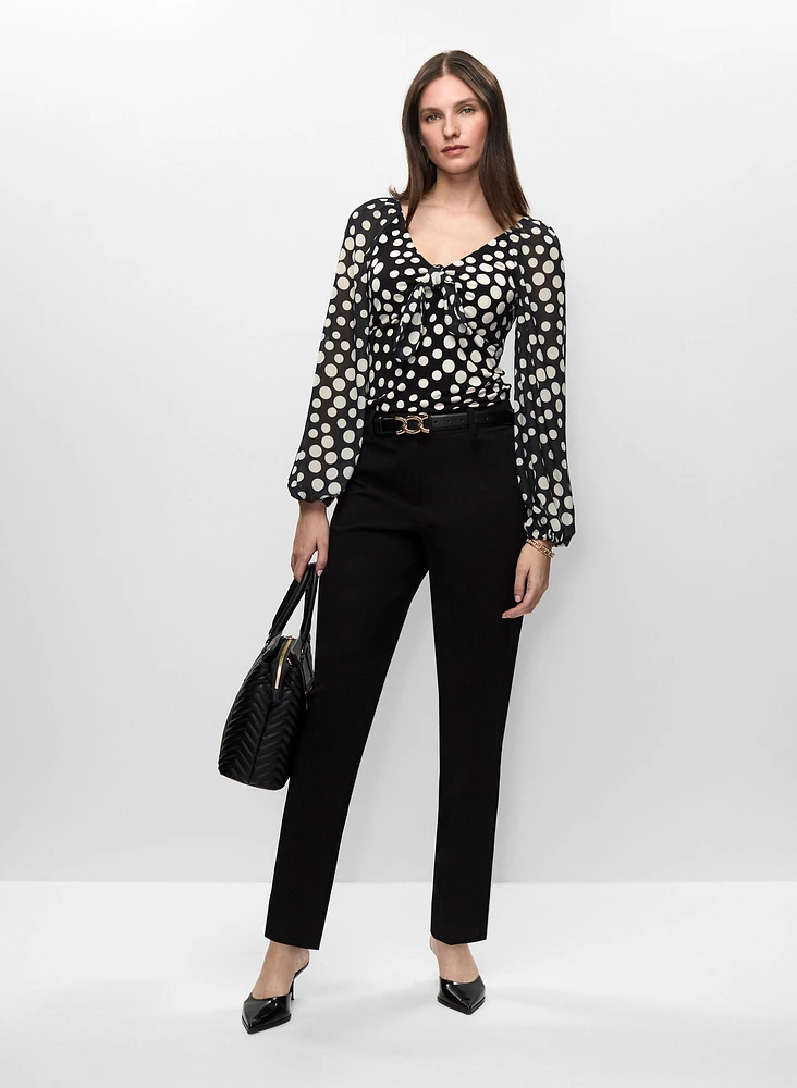 Haut à motif pois et pantalon à jambe étroite