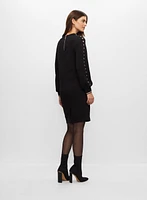 Robe à détails de clous au manches
