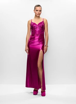 Robe satinée et bracelet manchette