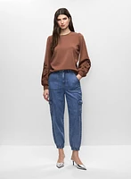 Haut à applique et jean cargo