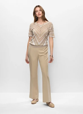 Pull à motif V et pantalon évasé