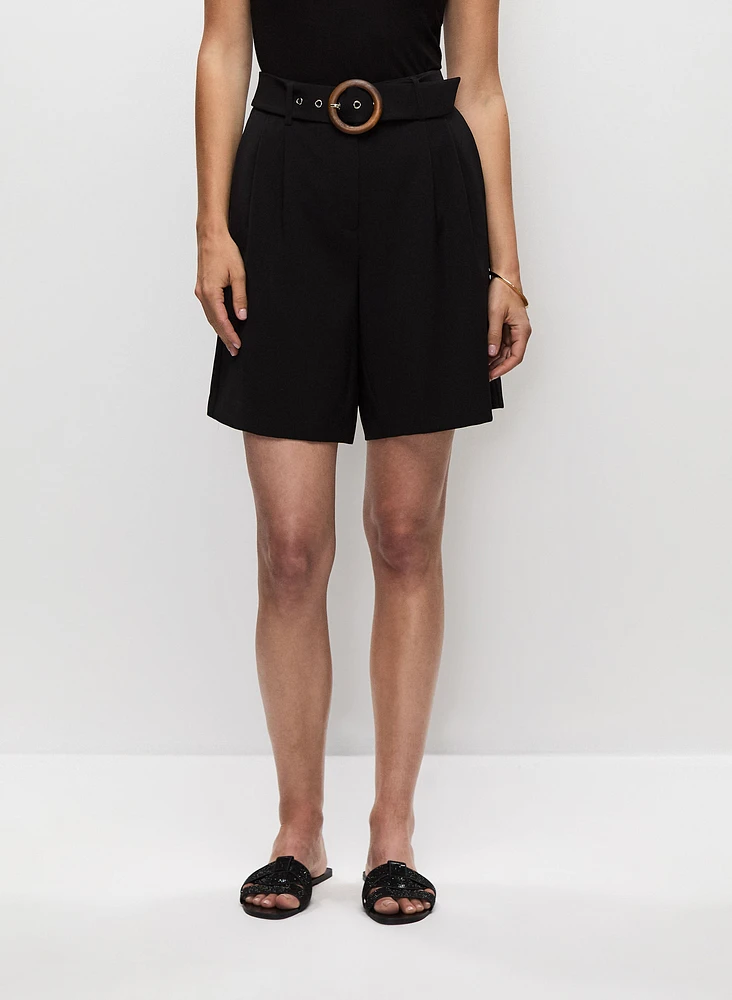 Short plissé avec ceinture