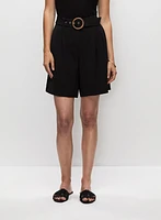Short plissé avec ceinture
