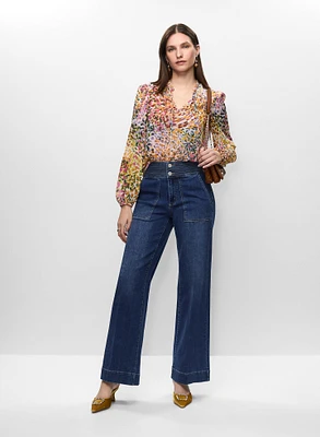 Blouse à motif abstrait et jean gaucho