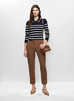 Pull rayé et pantalon droit