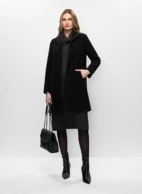 Manteau en laine et cachemire et sac à main en chaîne