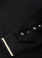 Robe à détails de clous au manches