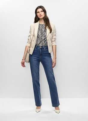Veste courte et jean à détail de boutons