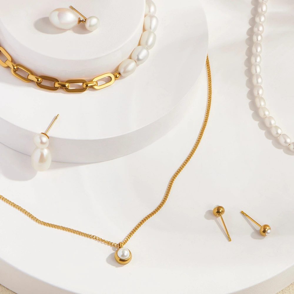 Reina Pearl Pendant Earrings