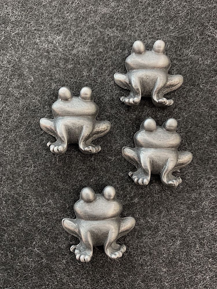 Made in Canada Gifts Frog Magnet Set