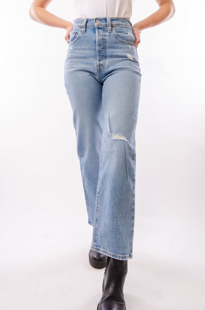 LEVI'S Ribcage Straight Ankle Jeans | Village Green Shopping Centre