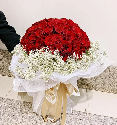 Red Velvet 99 with Baby's Breath - Fresh Flower