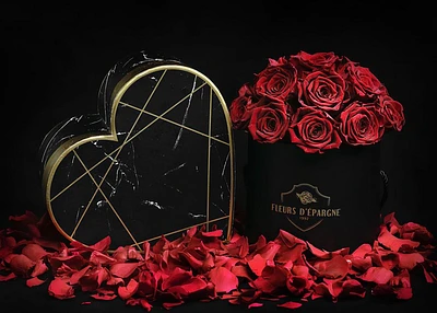 Romance Red Classic Rose Bucket