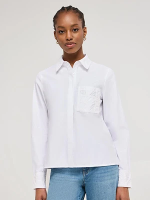 Blouse boutonnée sur le devant avec détails en crochet