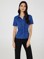 Blouse à imprimé abstrait avec plis et boutons sur le devant