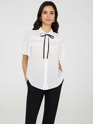 Blouse à manches volantées et boucle contrastée