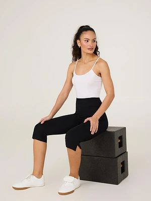Pantalon capri à large bande de taille et ourlet fendu