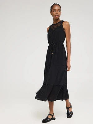 Robe longue à volants et col licou en dentelle