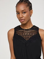 Robe longue à volants et col licou en dentelle