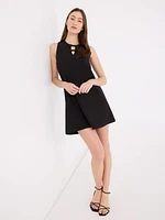 Mini-robe trapèze avec boucles en satin