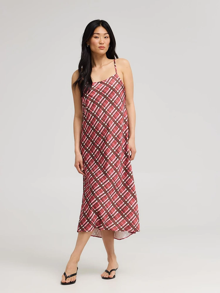 Robe mi-longue en satin à carreaux
