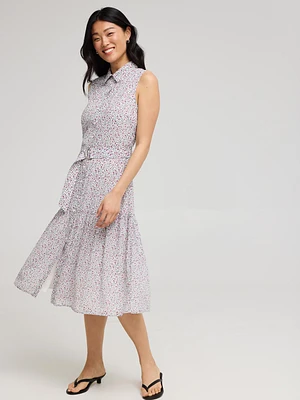 Robe en mousseline sans manches à motif de petites fleurs et boutons sur le devant