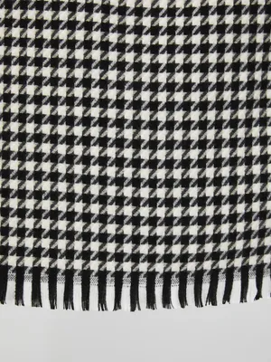 Houndstooth Scarf With Fringed Edges