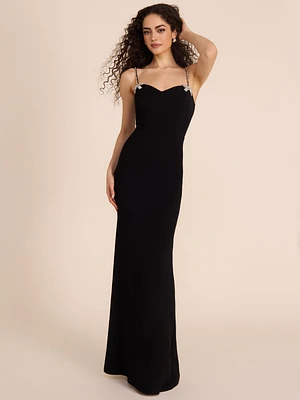 Robe avec décolleté en coeur et boucles bijoux