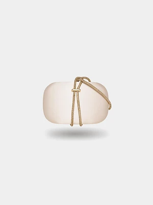 Minaudière en satin avec poignée ornée de bijoux