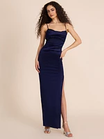 Robe en satin à col bénitier