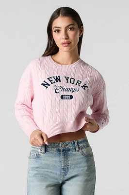 Chandail écourté en tricot à mailles torsadées broderie