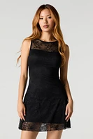 Minirobe sans manches en dentelle fleurie