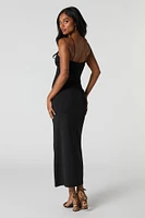 Robe midi profilée avec liséré de dentelle et encolure en V