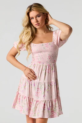 Minirobe volantée fleurie avec manches bouffantes