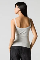 Camisole avec liséré de dentelle et encolure en V