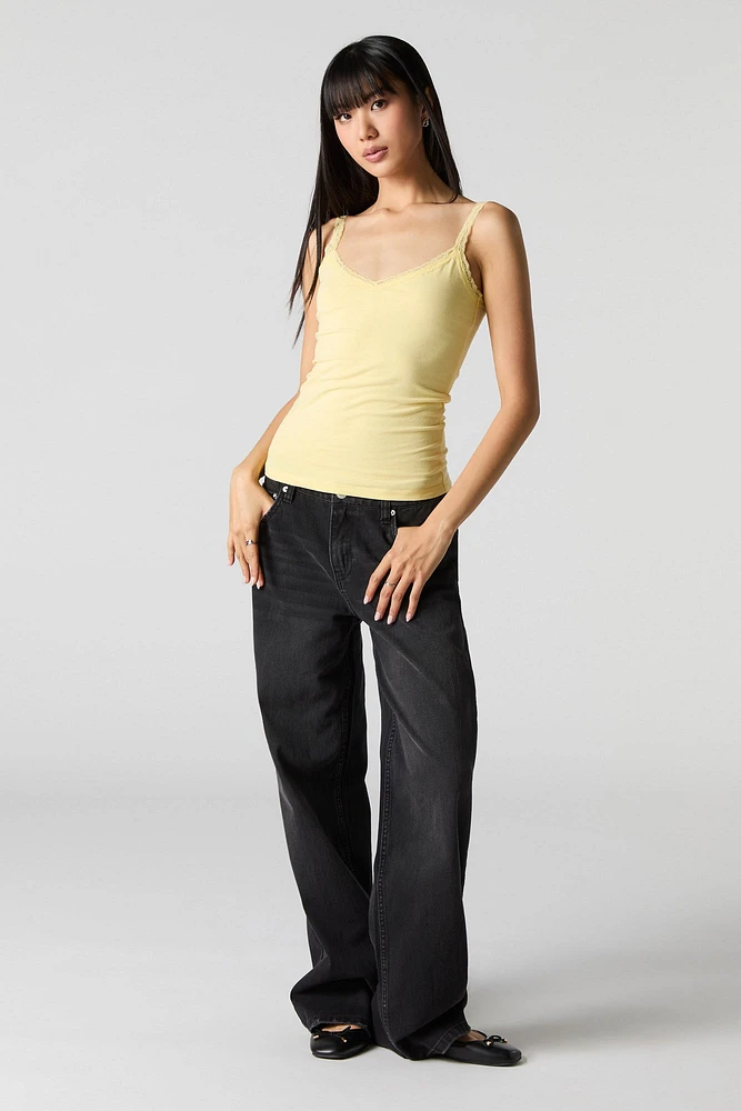 Camisole avec liséré de dentelle et encolure en V