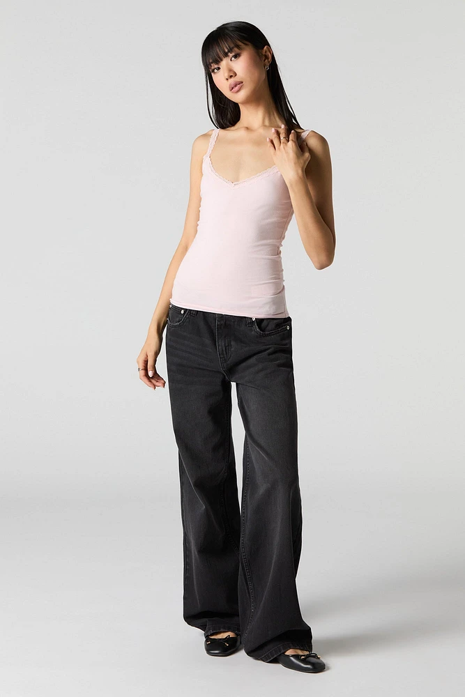 Camisole avec liséré de dentelle et encolure en V