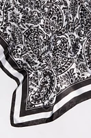 charpe en satin fleurie avec motif cachemire