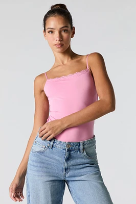 Maillot-camisole profilé avec liséré de dentelle