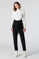 Pantalon habillé à taille cintrée en crêpe