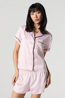 Ensemble pyjama avec chemisier boutonné en satin et short