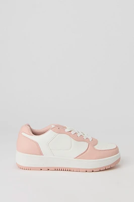 Classic Low Top Lace Up Sneaker