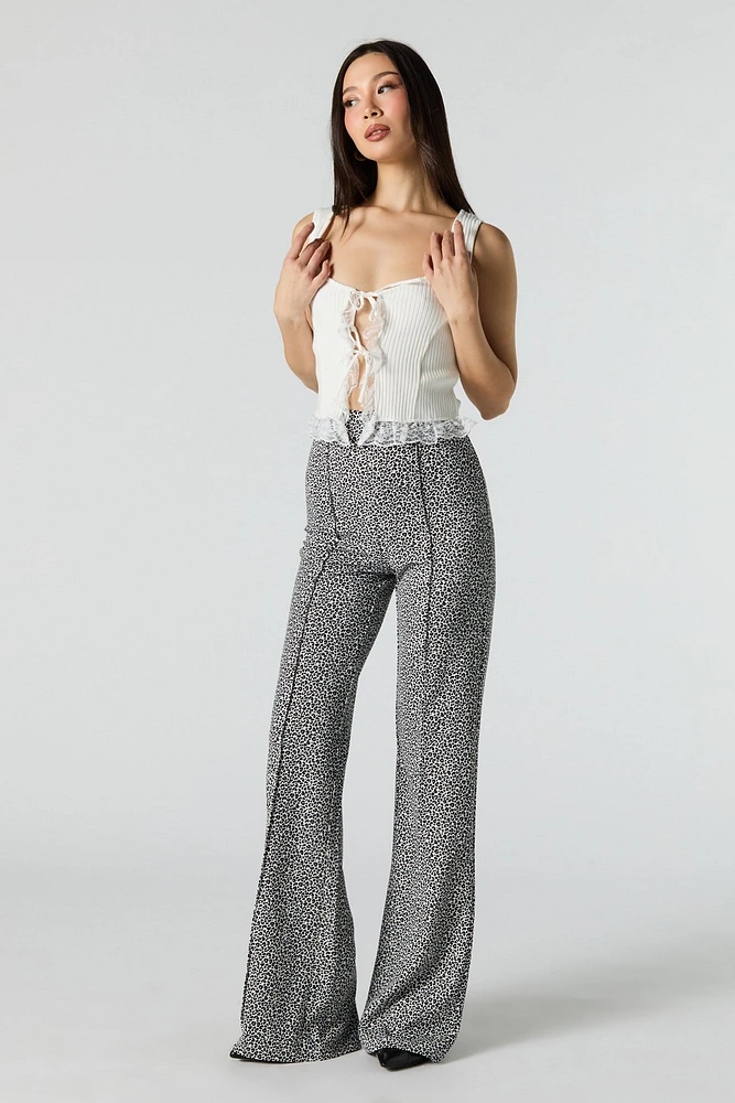 Pantalon plissé imprimé à jambe évasée