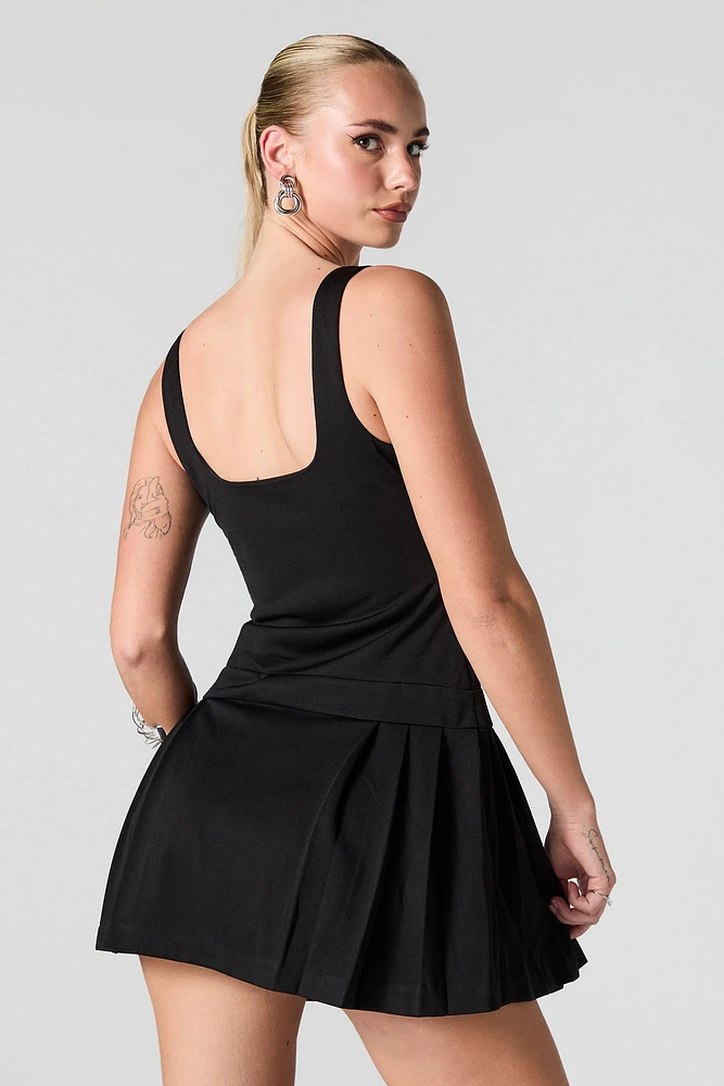 Minirobe plissée à encolure carrée