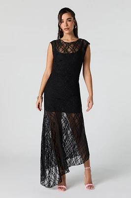 Robe maxi asymétrique en dentelle fleurie avec épaules dénudées