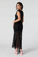 Robe maxi asymétrique en dentelle fleurie avec épaules dénudées