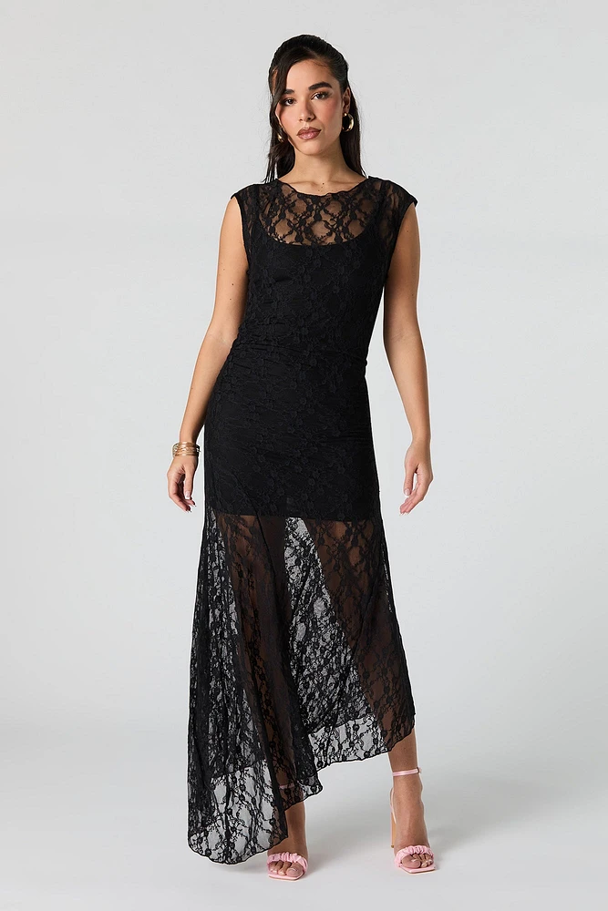 Robe maxi asymétrique en dentelle fleurie avec épaules dénudées